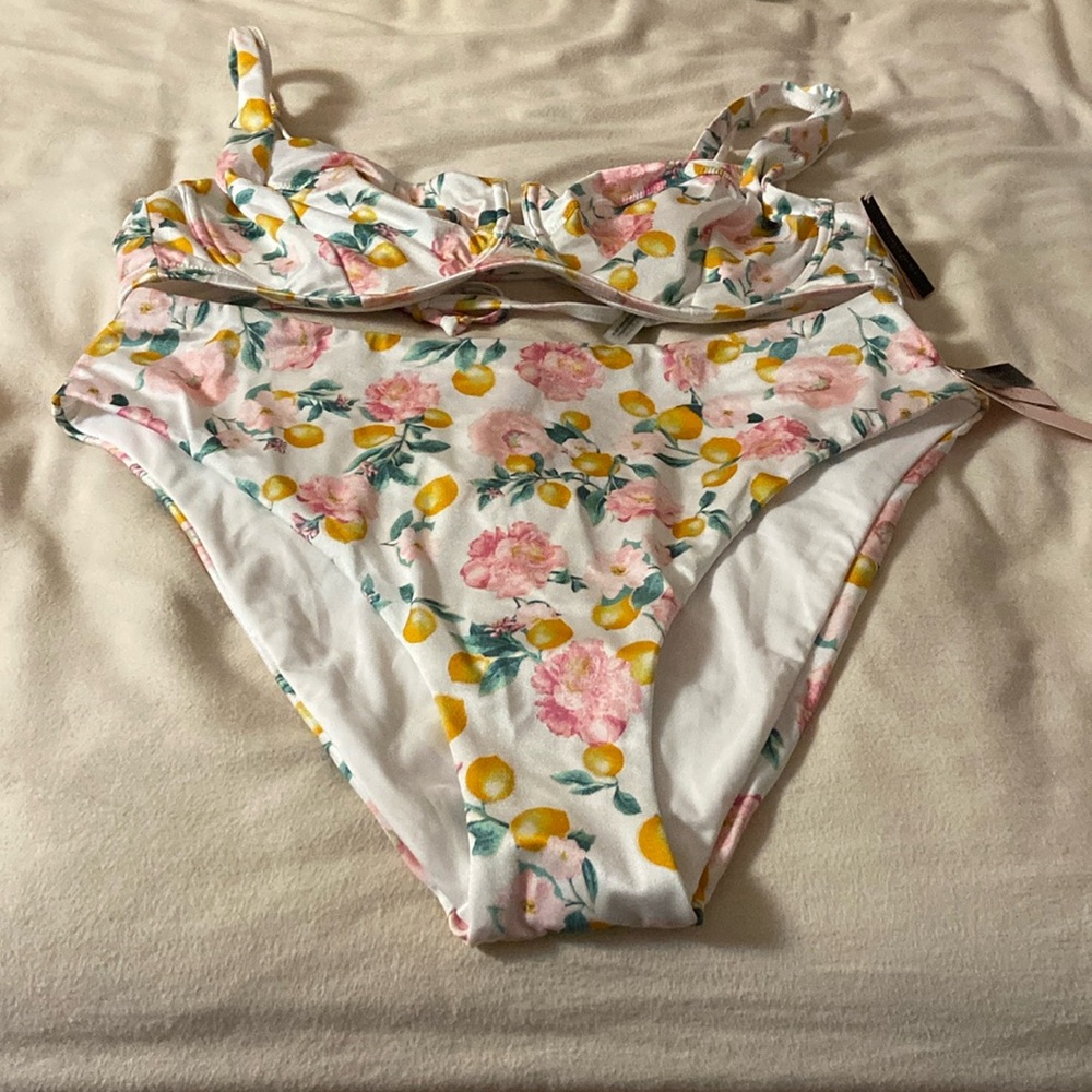 Victoria secret bikini 👙 new size bra size 42D bottom XXL